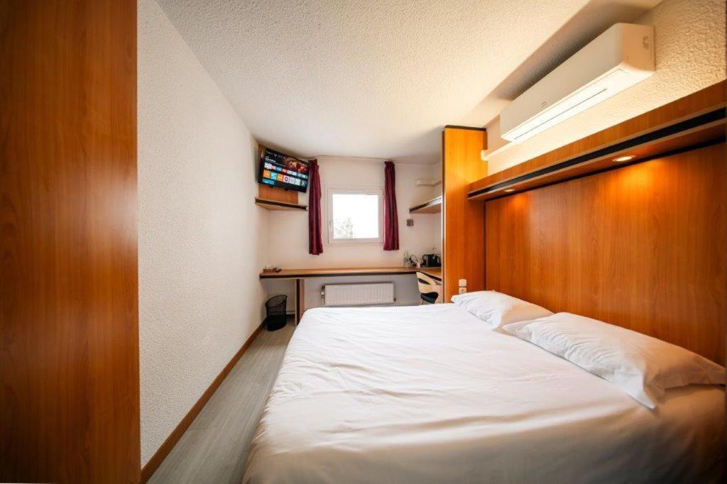 Brit Hotel La Bonne Etape Évreux Esterno foto
